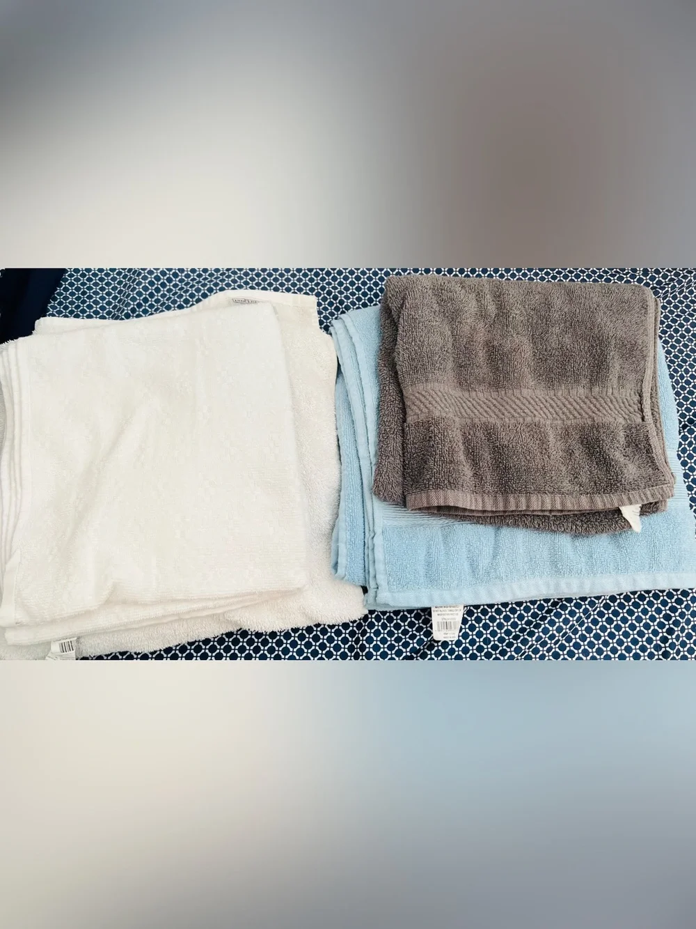 4 Towels  2 White, Brown & Blue  2 big bath towels & 2 smaller 100% cotton